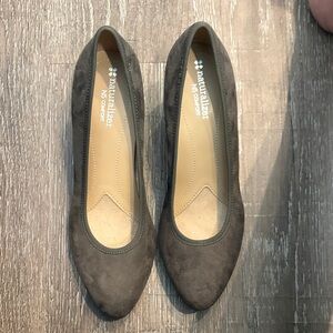 Naturalizer Gray Suede Pointed Toe Flats